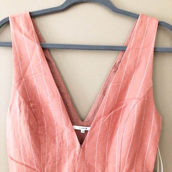 Tularosa Frankie Deep V-Neck Sleeveless Pinstripe Linen Jumpsuit Clay XXS NWT - Picture 3 of 9